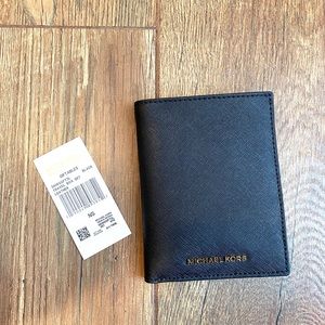 MICHAEL KORS BLACK LEATHER TRAVEL WALLET